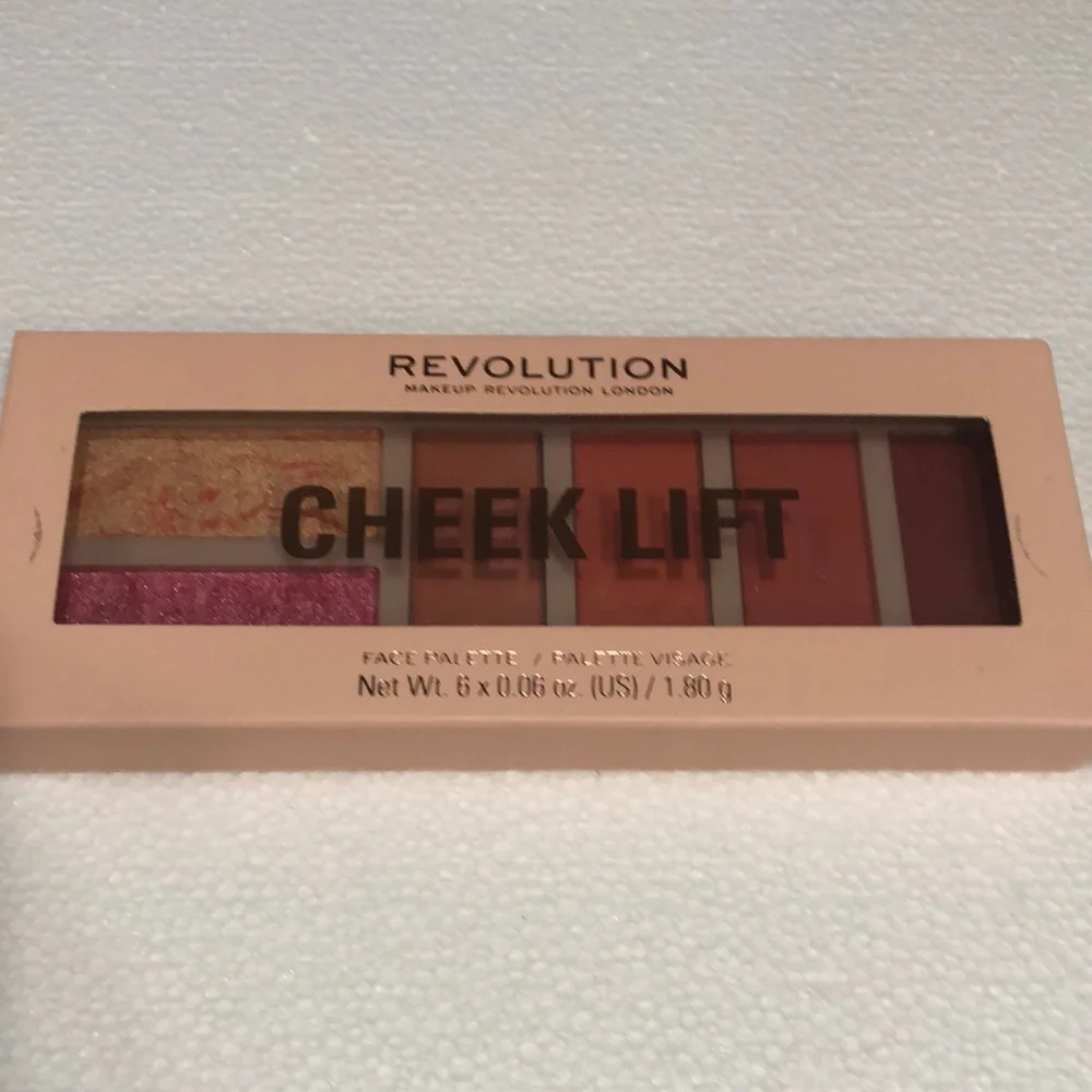 Revolution Cheek Lift Palette - Pink and Coral new